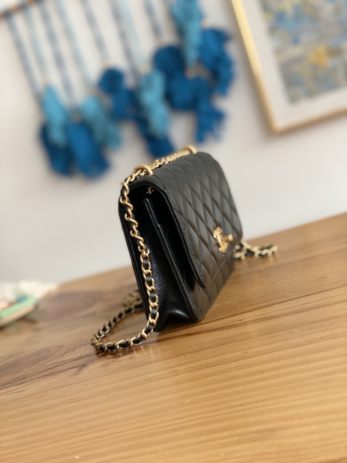 Handbag  Chanel  81237 size 19 cm