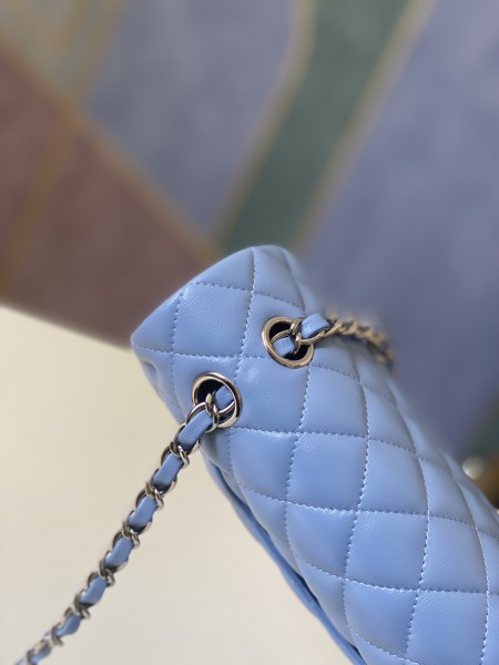  Handbag  Chanel 112 size 25 cm