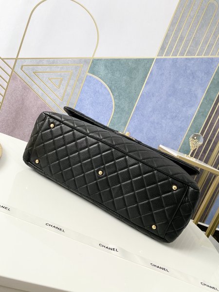 Handbag  Chanel 94305  size 46.6x29x17 cm