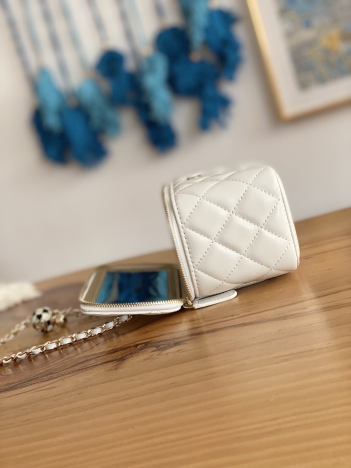 Handbag  Chanel  81242  size  17 cm