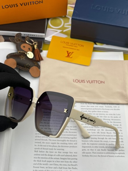 Sunglasses Louis Vuitton L1047