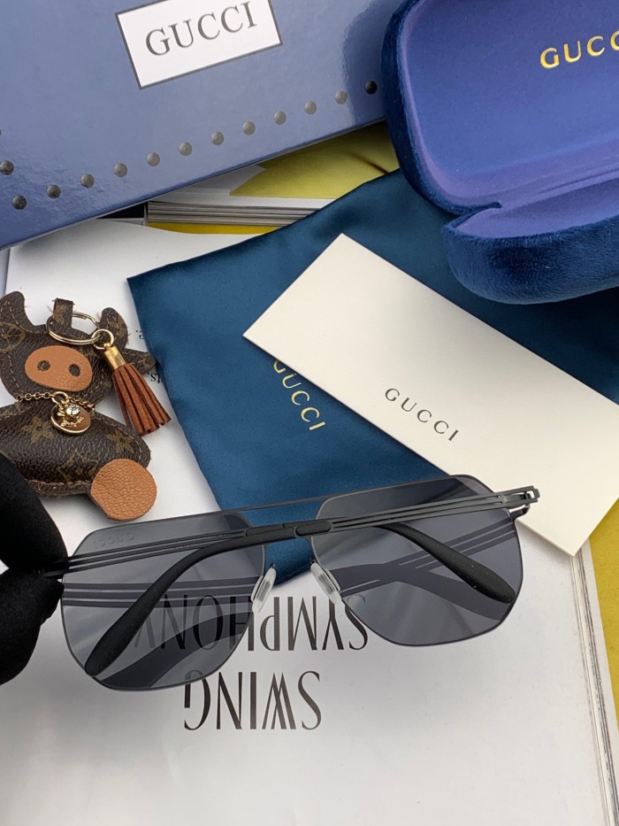 Sunglasses Gucci G7500