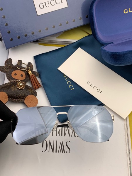 Sunglasses Gucci G7500