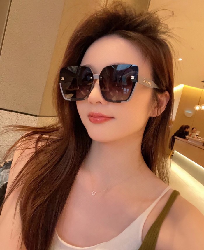 Sunglasses Louis Vuitton L1047