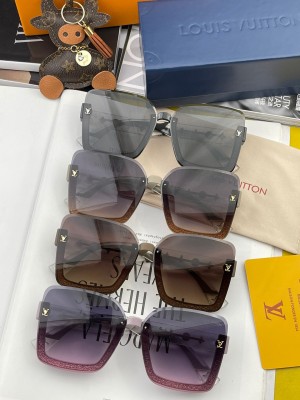Sunglasses Louis Vuitton L5221