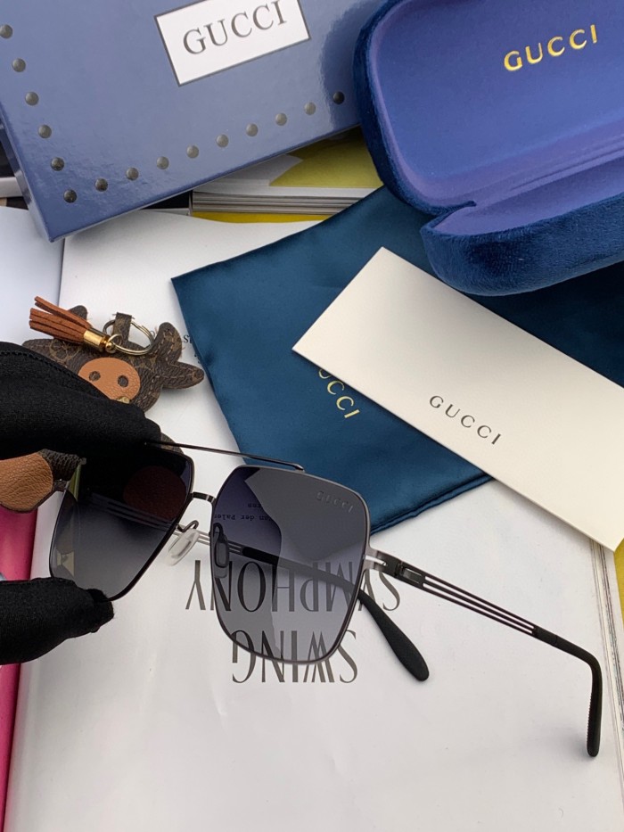 Sunglasses Gucci G2705