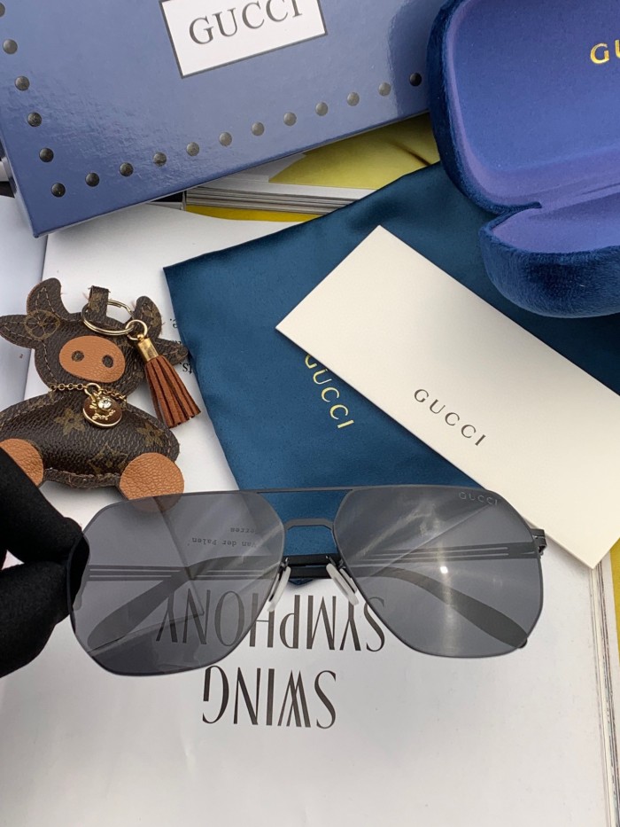 Sunglasses Gucci G7500