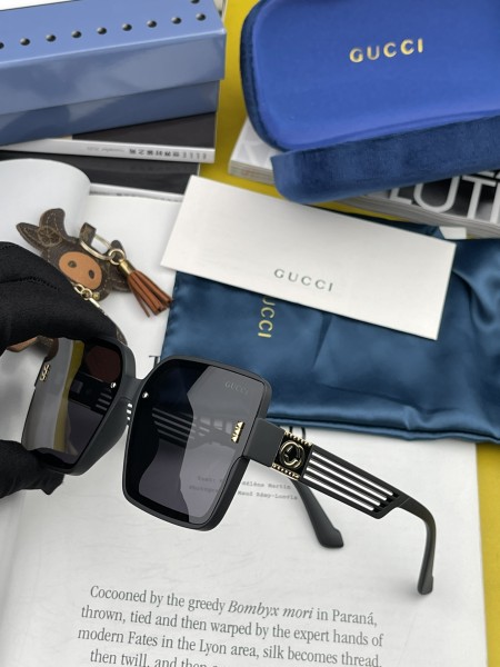 Sunglasses Gucci G1592