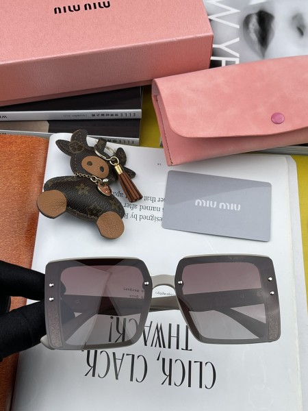sunglasses Miu Miu MM1045