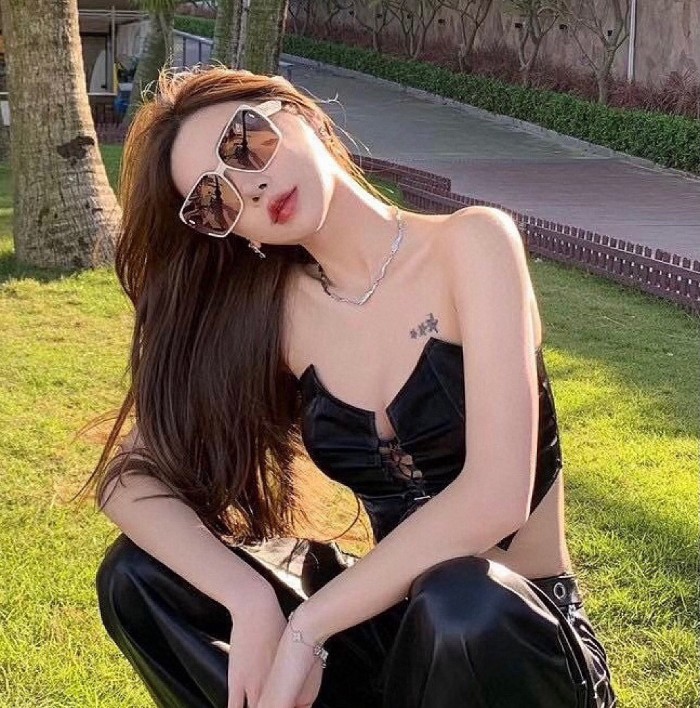 Sunglasses Gucci G7147