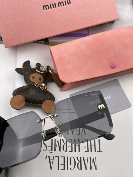 sunglasses Miu Miu MM4294