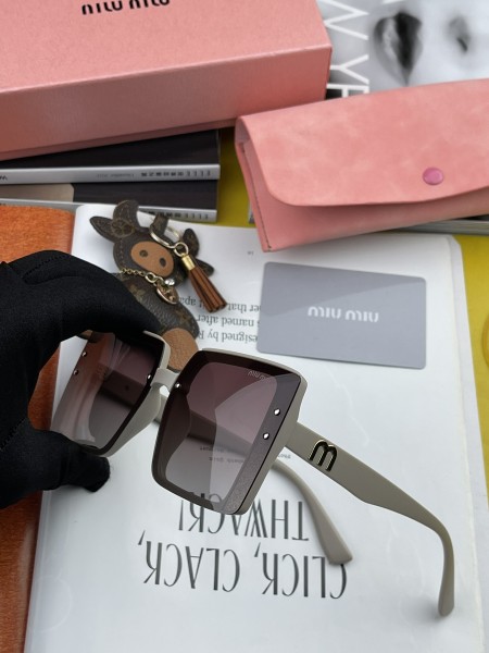 sunglasses Miu Miu MM1045