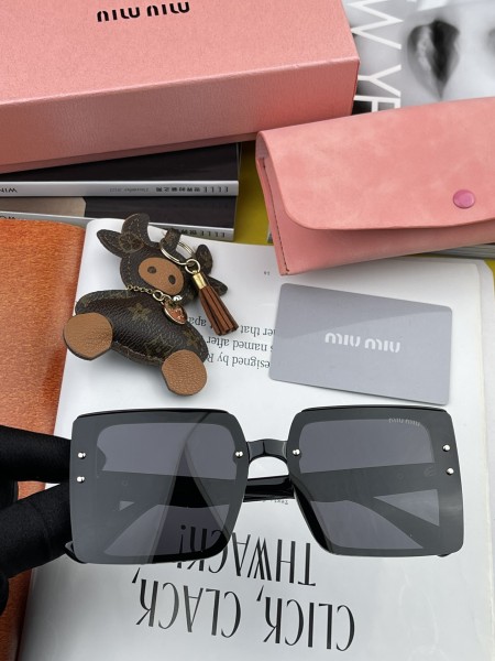 sunglasses Miu Miu MM1045