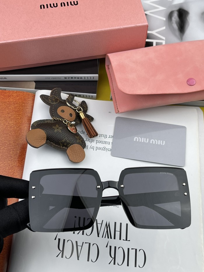 sunglasses Miu Miu MM1045