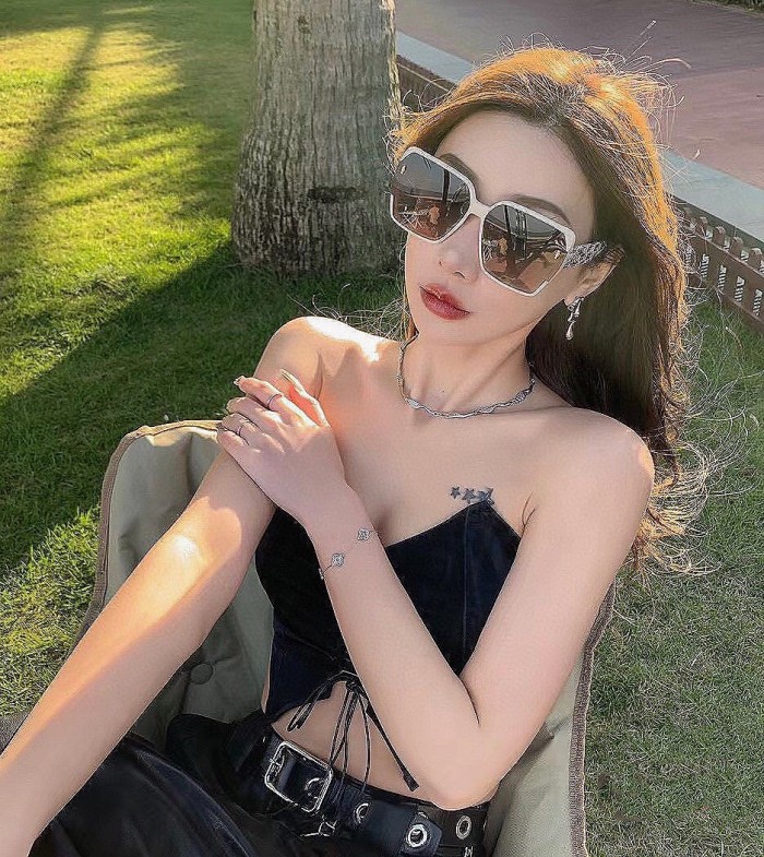 Sunglasses Gucci G7147