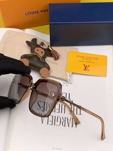Sunglasses Louis Vuitton L0810