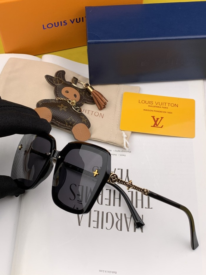 Sunglasses Louis Vuitton L0810
