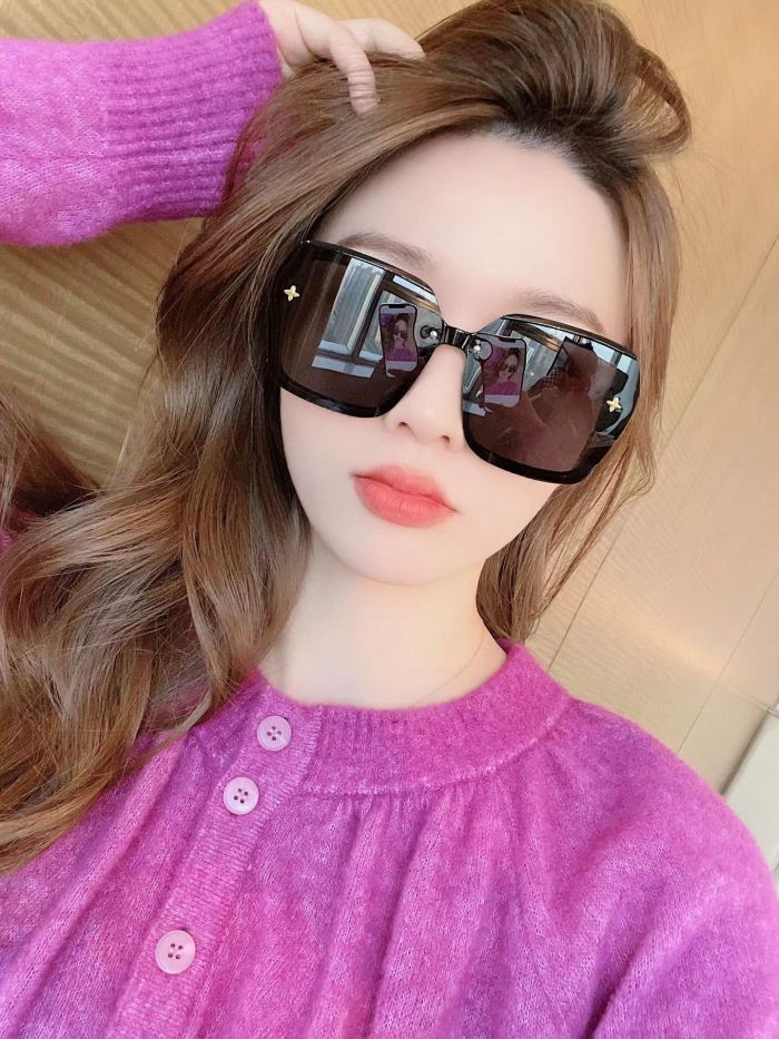 Sunglasses Louis Vuitton L0810
