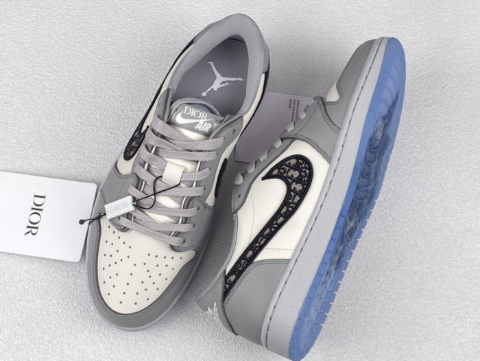 Jordan 1 Retro Low Dior