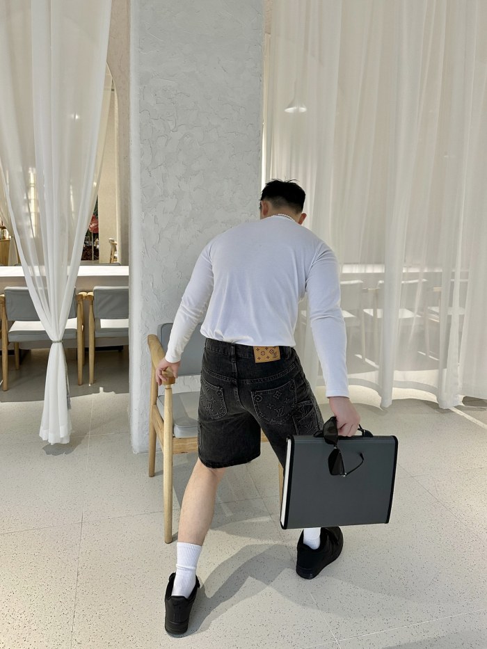 LOUIS VUITTON FW24 Denim Shorts Men's Black