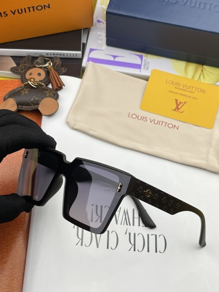 Sunglasses Louis Vuitton L1211