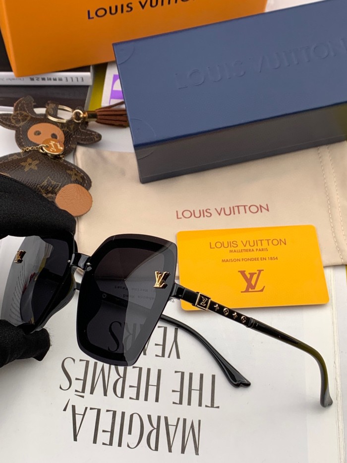Sunglasses Louis Vuitton L658