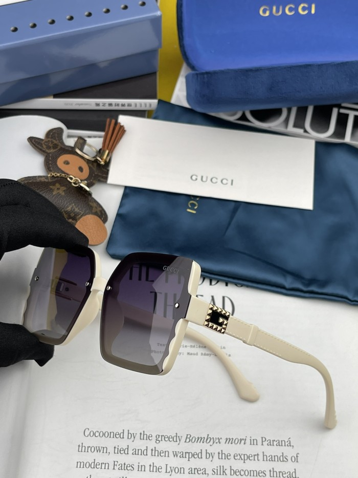 Sunglasses Gucci G3851