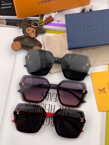 Sunglasses Louis Vuitton L658