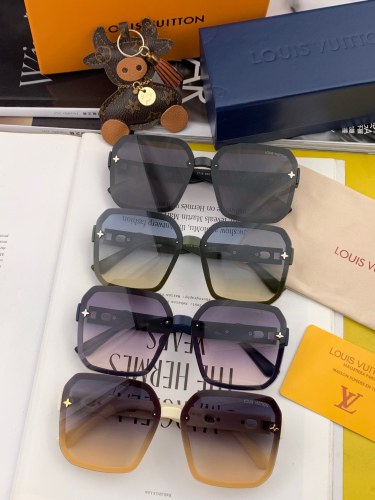 Sunglasses Louis Vuitton L5771