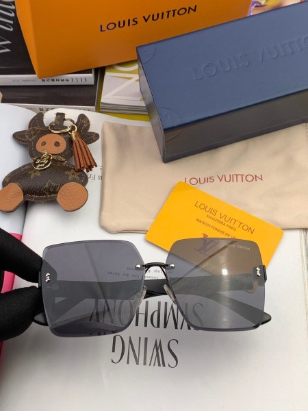 Sunglasses Louis Vuitton L6226