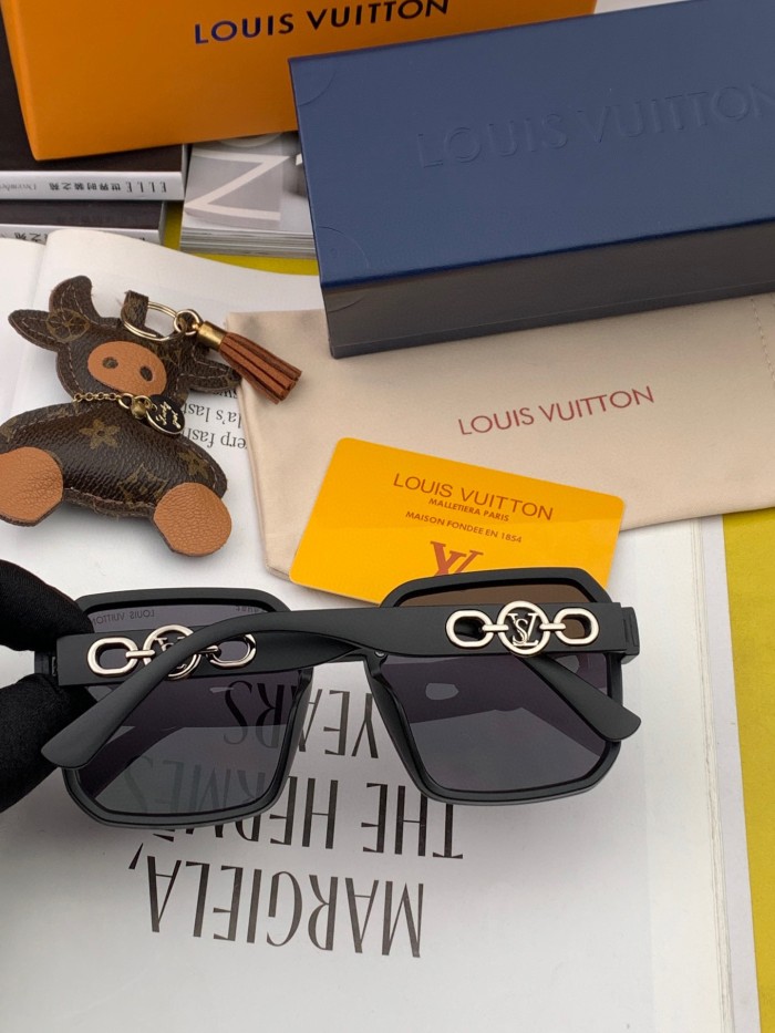 Sunglasses Louis Vuitton L5771