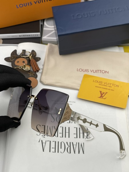 Sunglasses Louis Vuitton L5798