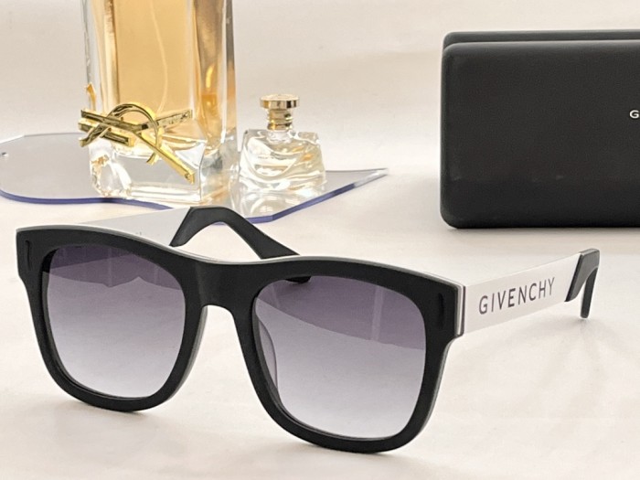 sunglasses Givenchy GV7016 Size:52-21-145