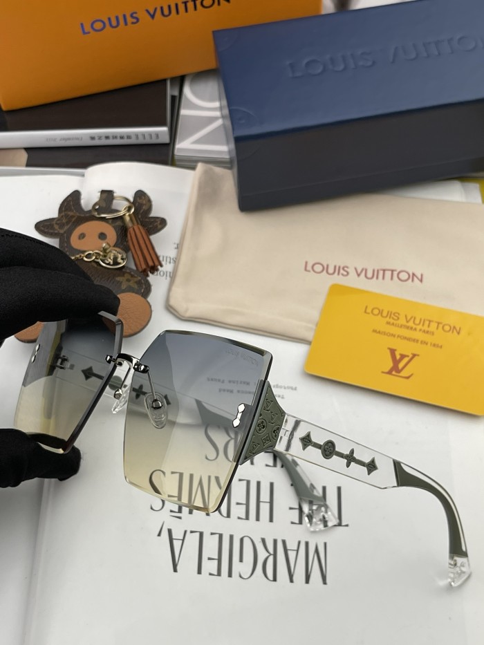 Sunglasses Louis Vuitton L5798