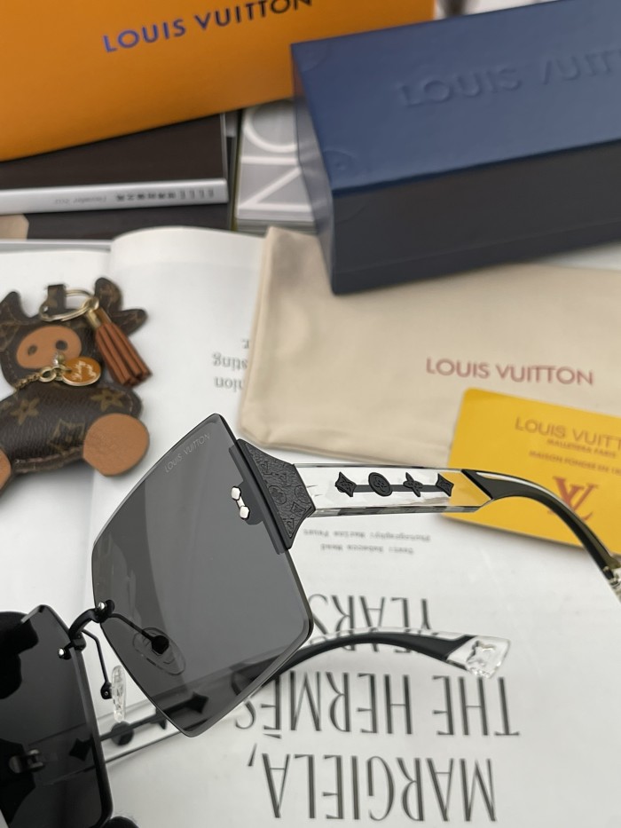 Sunglasses Louis Vuitton L5798