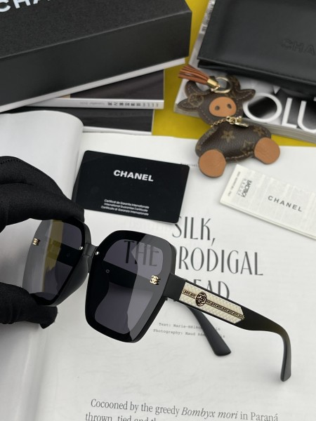 Sunglasses Chanel CH1598