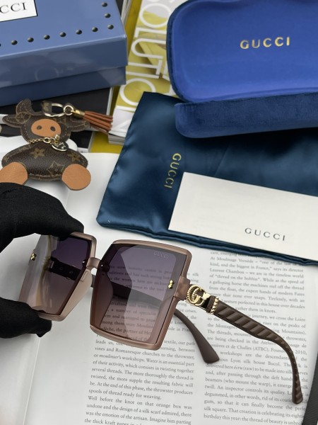 Sunglasses Gucci G1066