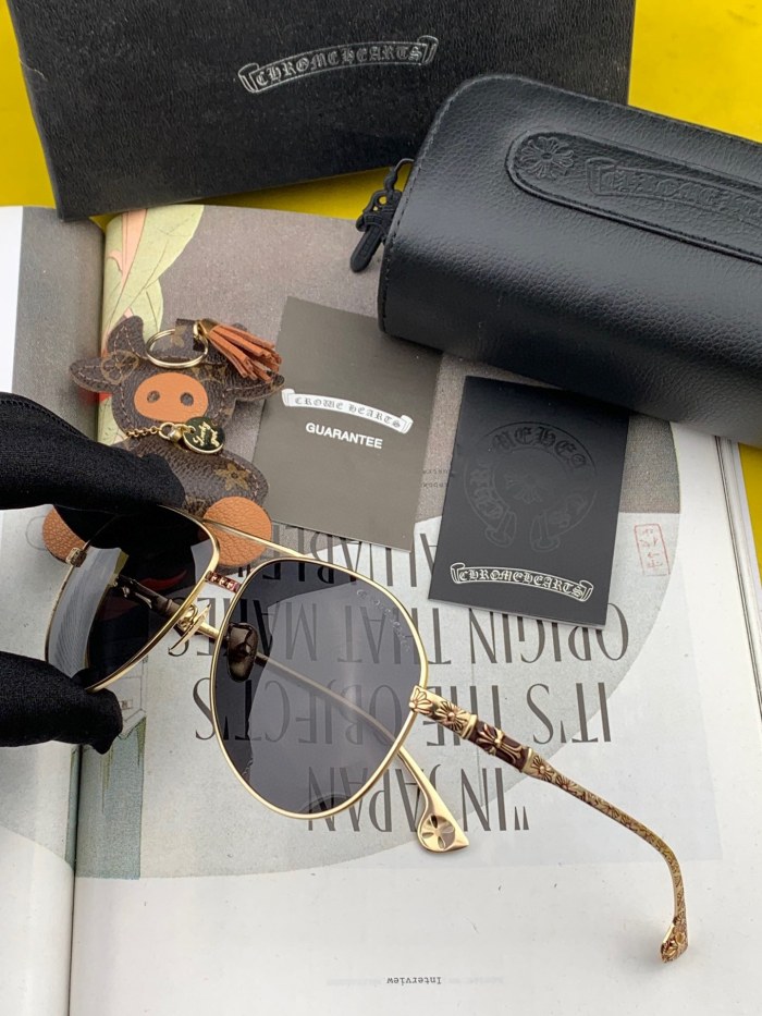 sunglasses Chrome Hearts KLX948