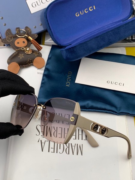 Sunglasses Gucci G0296