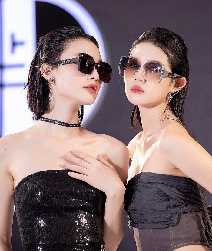 Sunglasses Gucci G0296