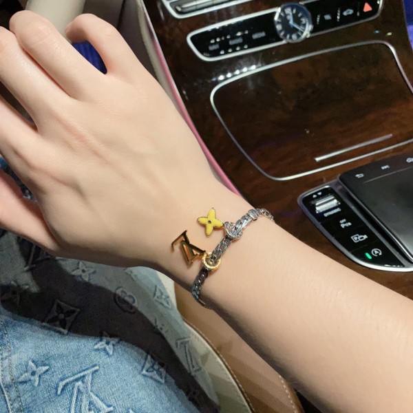 Accessories Louis Vuitton 50