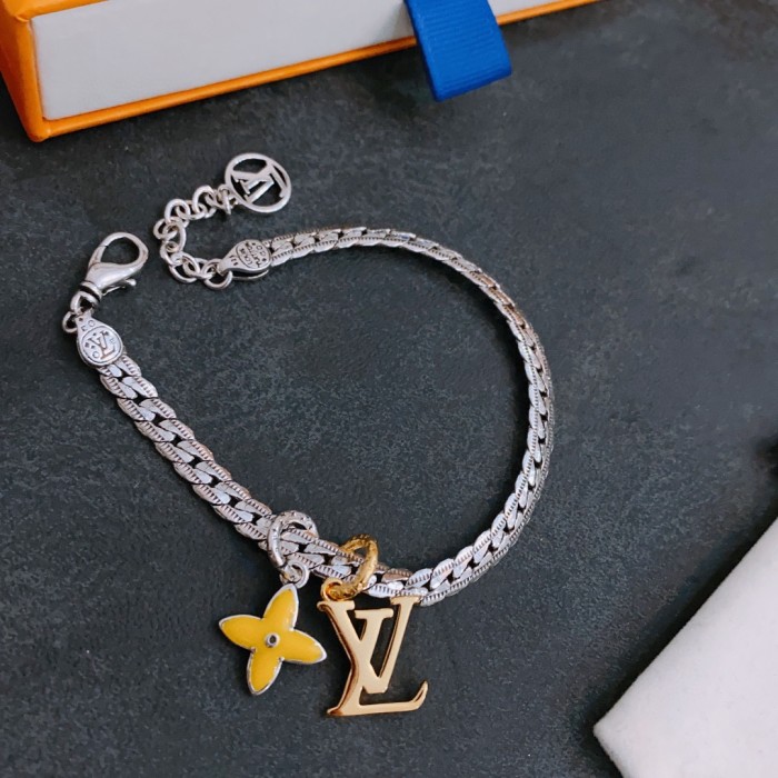 Accessories Louis Vuitton 50