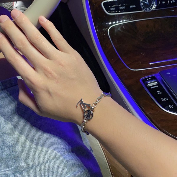 Accessories Louis Vuitton 54