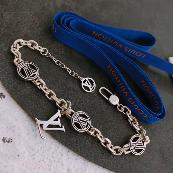 Accessories Louis Vuitton 54