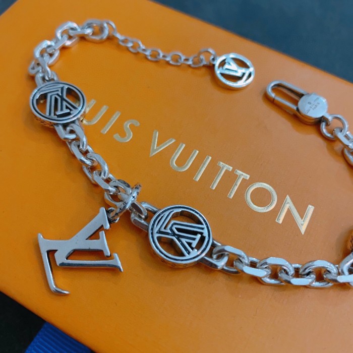 Accessories Louis Vuitton 54