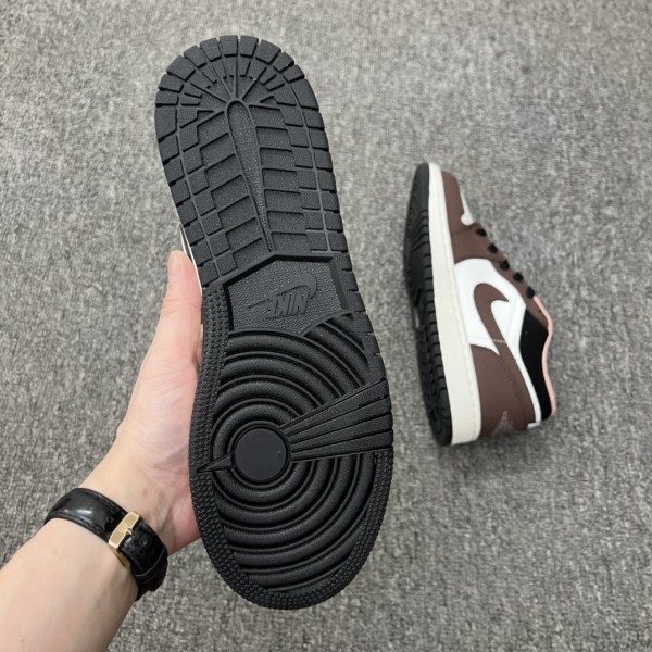 Jordan 1 Low Mocha