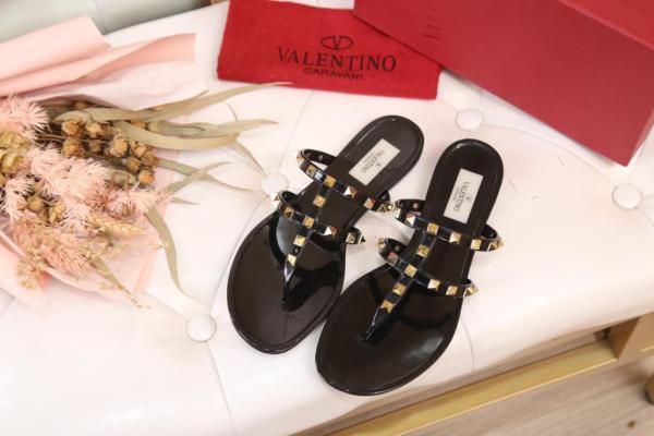 Valentino Garavani Rockstud rubber sandal BLACK