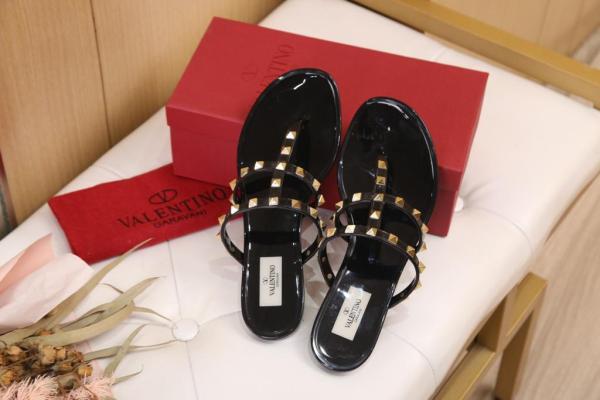 Valentino Garavani Rockstud rubber sandal BLACK