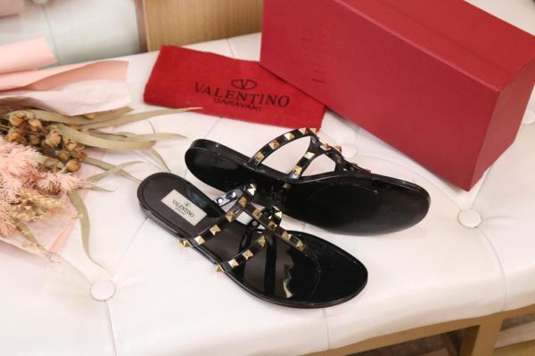 Valentino Garavani Rockstud rubber sandal BLACK