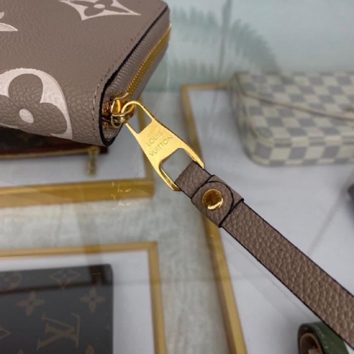 Handbag Louis Vuitton M69794 size 19.5 x 10.5 x 2.5 cm